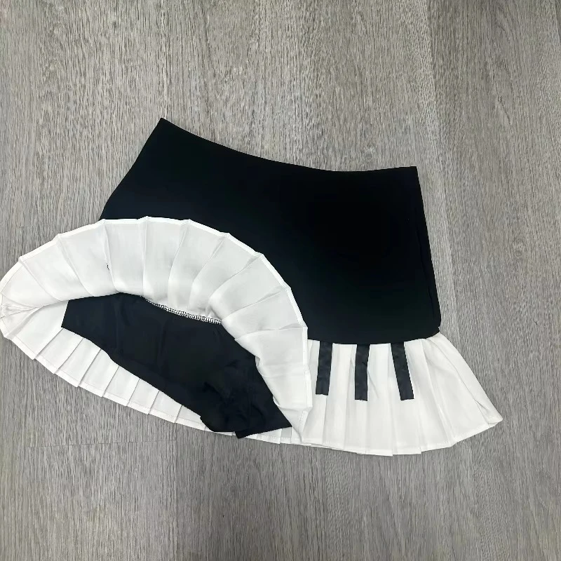 Sweet and spicy style black and white piano vintage pleated skirt for women's spring new design sense slimming and form-fitting